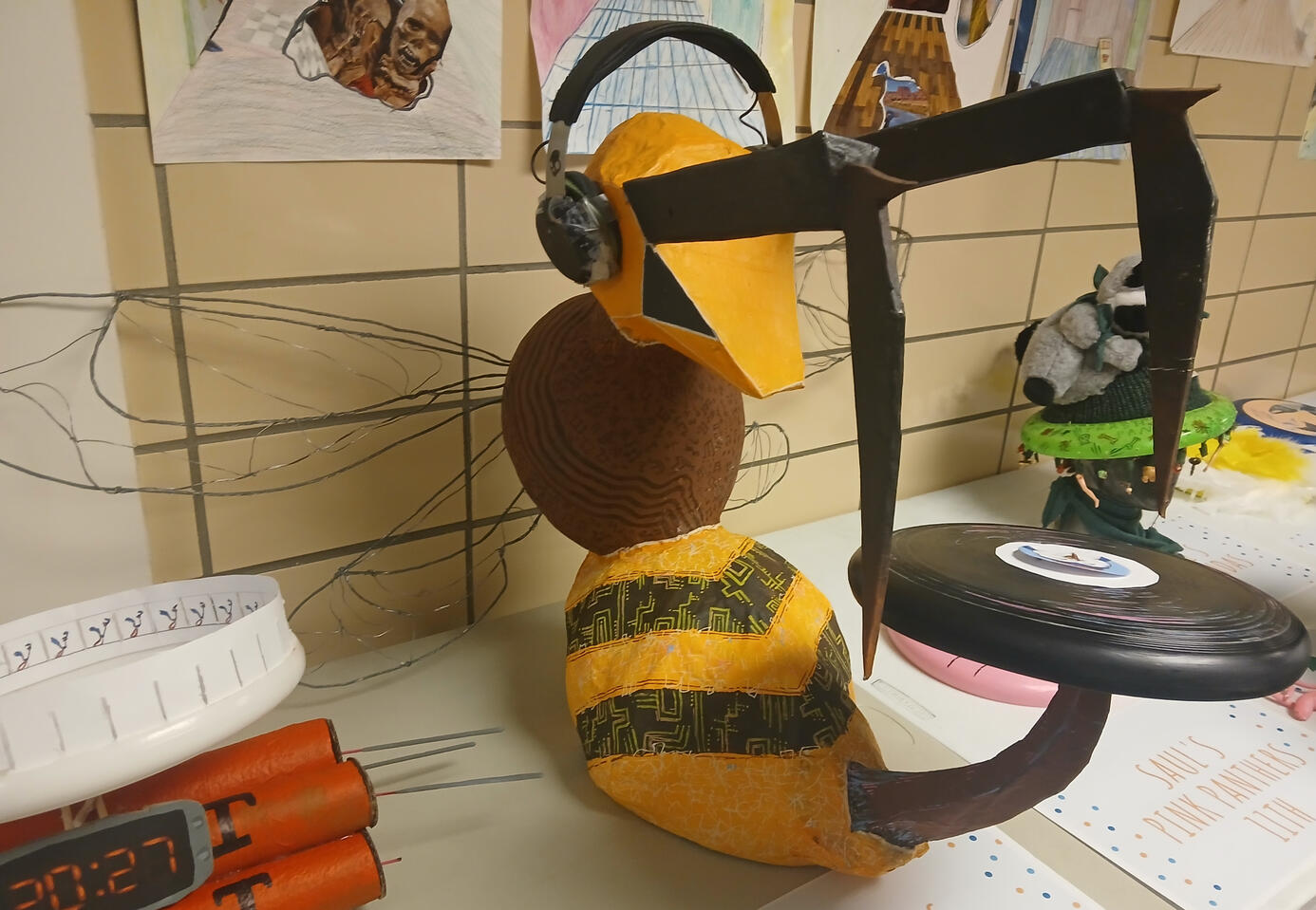 DJ Hornet (5/5) - Paper Mache